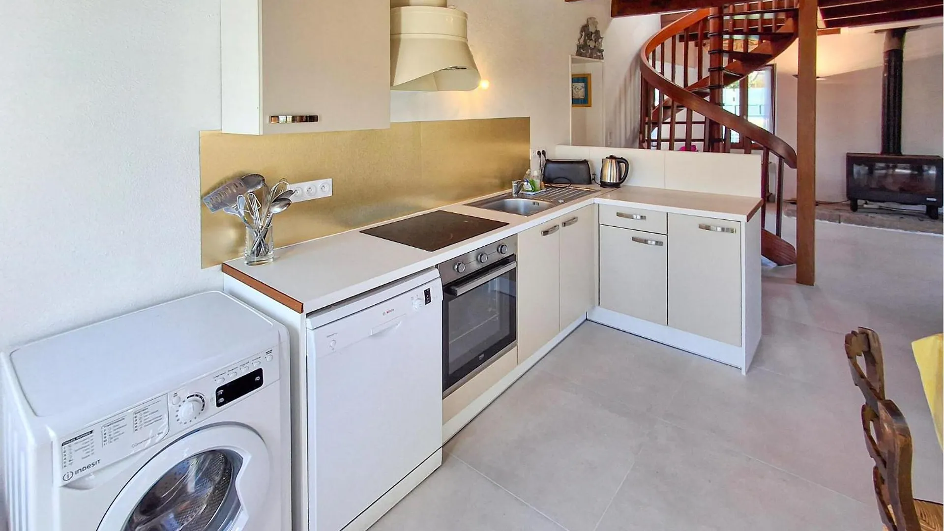 4 Bedroom Beautiful Home In Nevez Holiday home